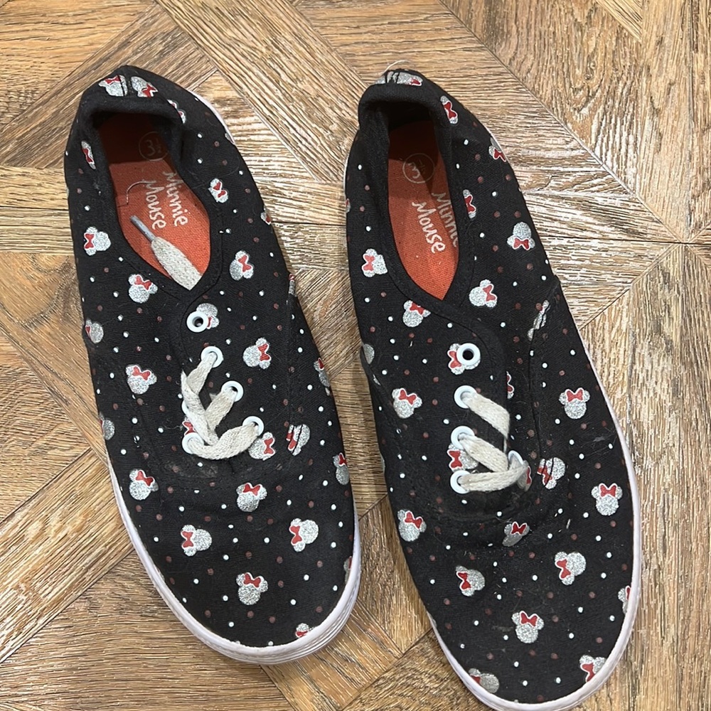 Minnie Mouse shoes sz 3 1/2 good condition